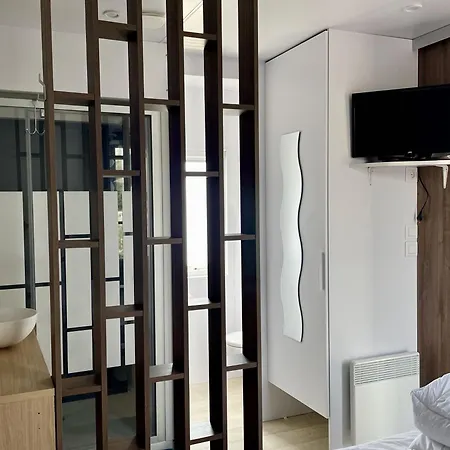 Charming With Heated Pool In Charente-maritime 4*
